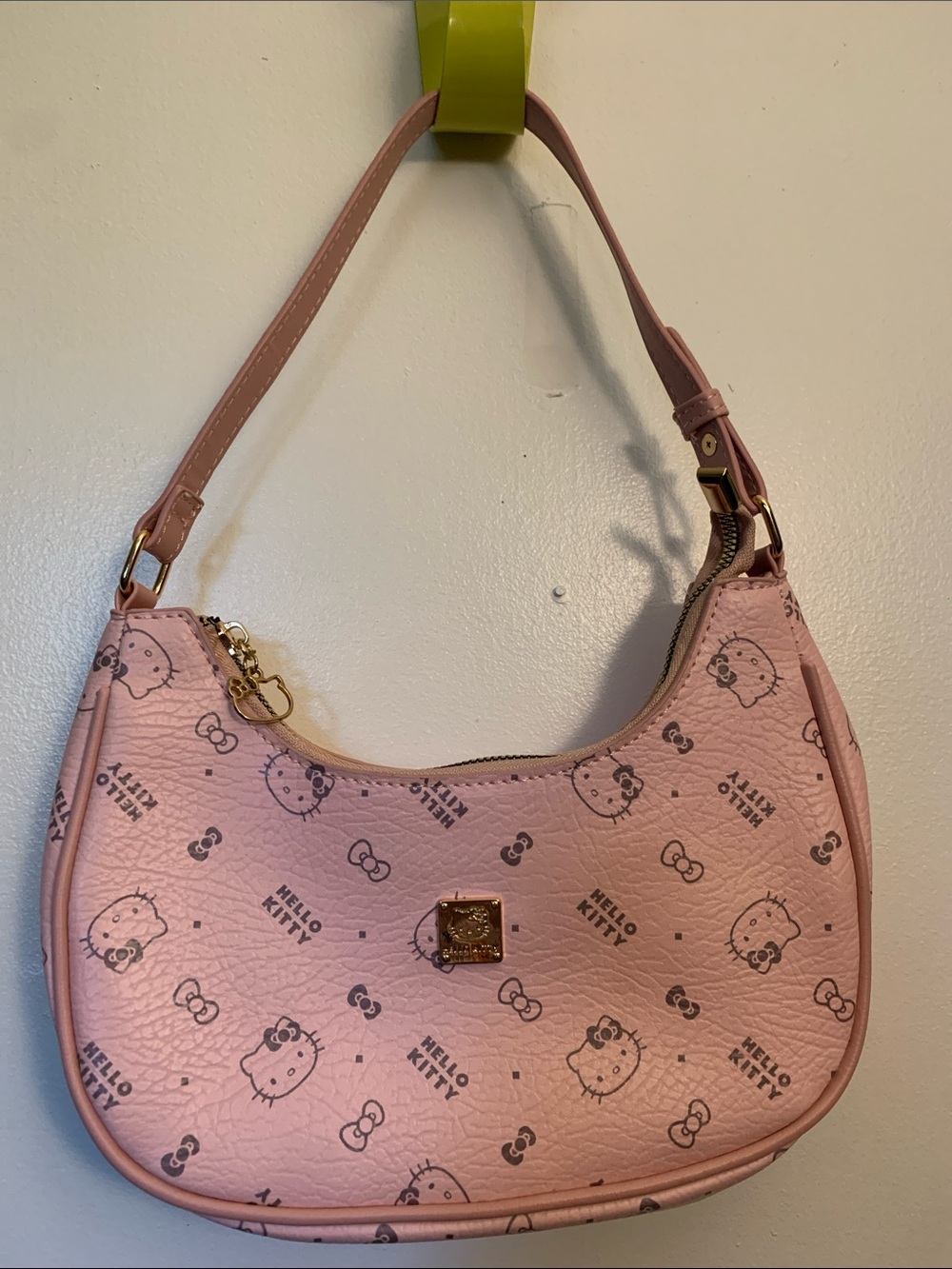 Hello Kitty Pink Purse 👛
